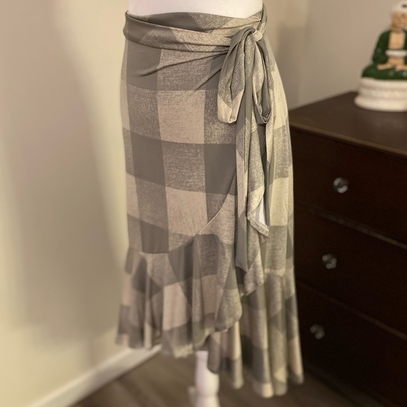 Lularoe wrap skirt